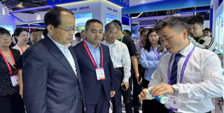 省工信廳黨組成員、副廳長張康寧帶隊參加第十九屆中國國際中小企業(yè)博覽會
