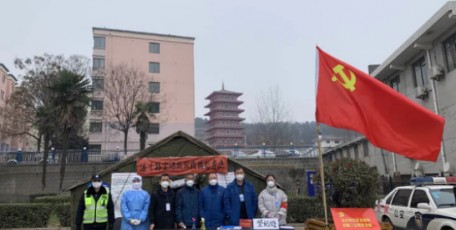 法士特集團(tuán) 黨員應(yīng)急分隊(duì)沖鋒戰(zhàn)“疫”第一線