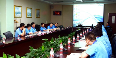 法士特集團(tuán)黨委書(shū)記嚴(yán)鑒鉑深入各單位進(jìn)行主題教育調(diào)研